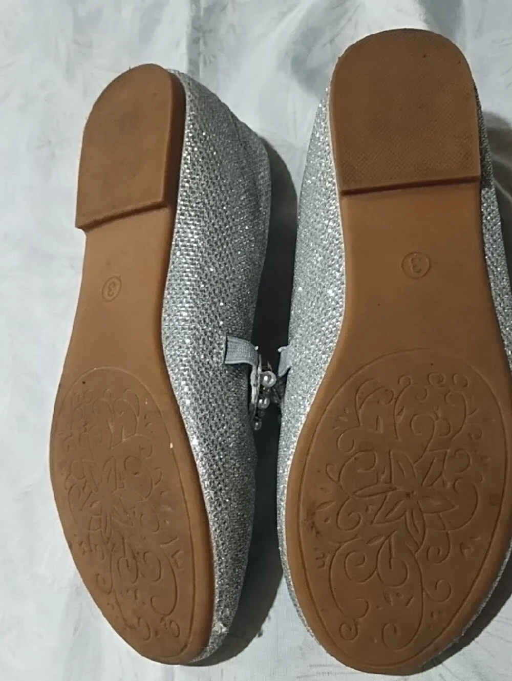 Girls' Silver Glitter Dress Flats with Pearl and Bead Strap So Cute Girl's 3 VGC